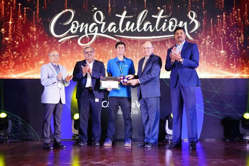 Mauricio receiving his TCS CodeVita Season 12 award